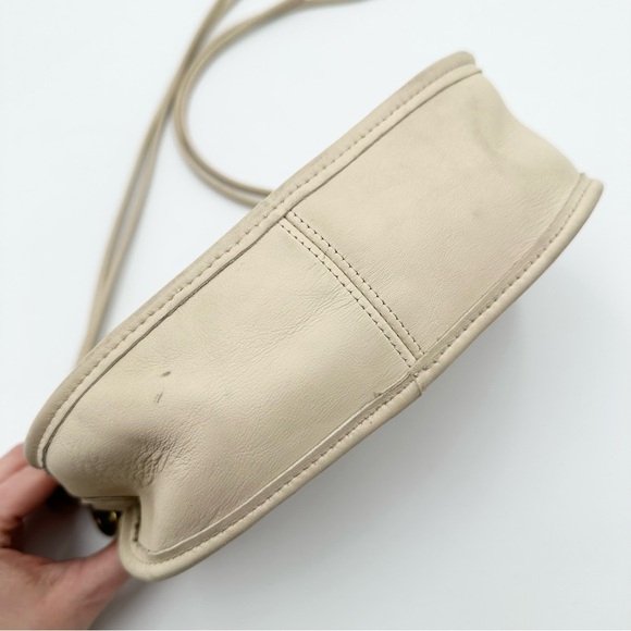 Vintage Coach Double Strap Swinger Bone Cream Leather Crossbody Bag - Picture 6 of 16
